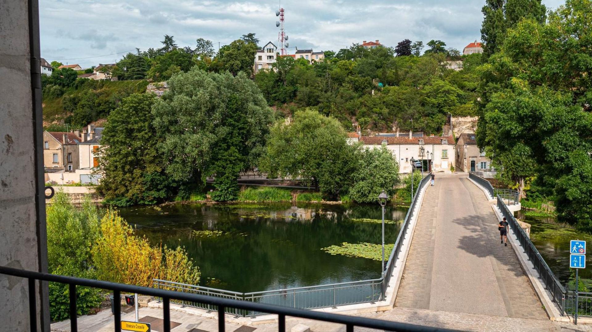 Les Rives Du Clain - Sublime T4 Au Bord De L'Eau Apartment Поатие Екстериор снимка